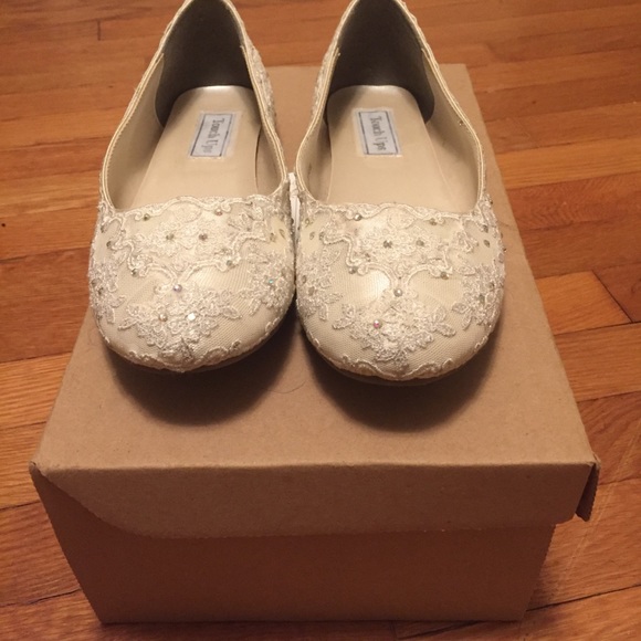 Ivory Lace Flat Custom-Made Bride Shoe - Picture 2 of 5